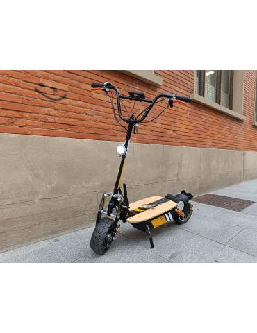 Trottinette électrique 2500W jusqu'à 70km/h autonomie 90km