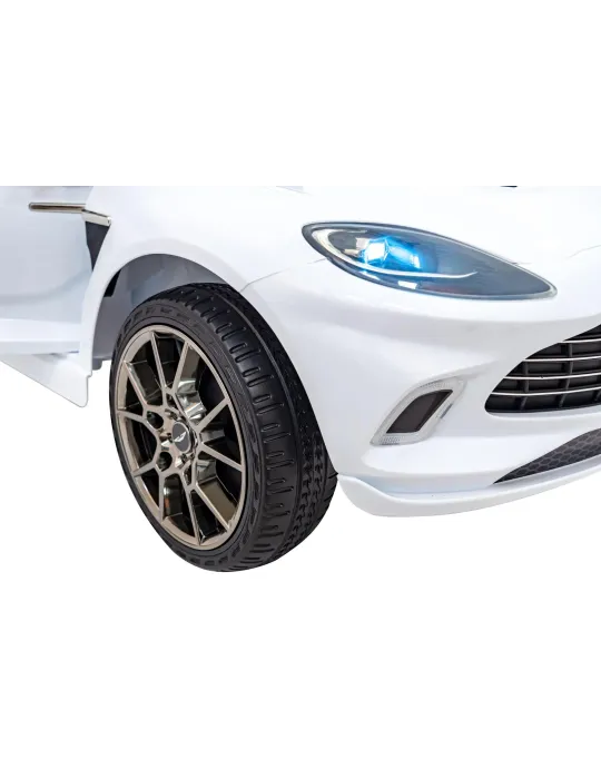 Aston Martin DBX - Iluminação infantil e condução de segurança